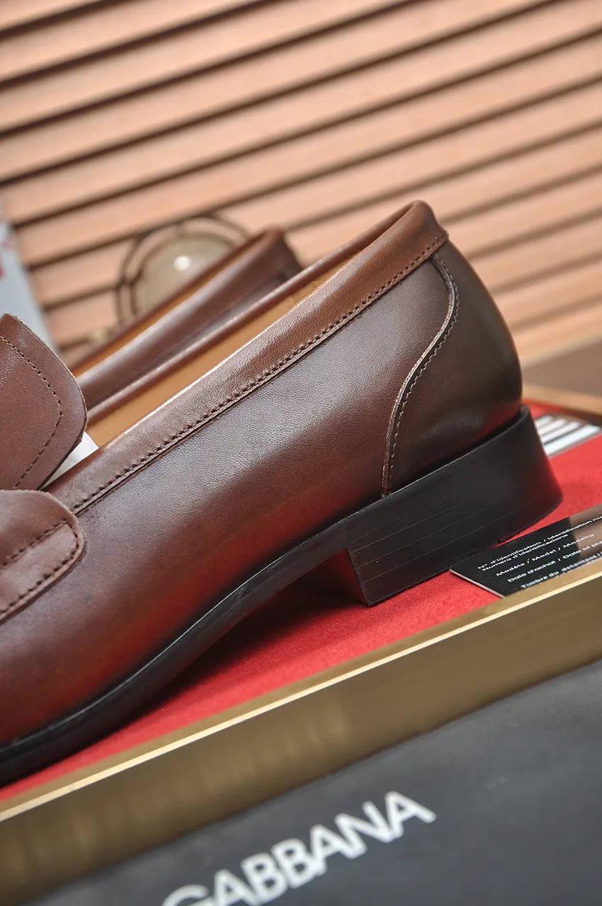 Men's men's shoes 💰500💶🌲 DG top 🔍🔍Men's new leather shoes 🚹 are on sale at the same time at the counter ⚠The uppers are imported cowhide from Italy, the entire imported cowhide lining, imported accessories 💪💪, completely 1⃣️ vs 1⃣️ replica 🇮 🇹💪💪, ⚠Sole: The original sole is specially provided by the original factory, the exclusive movable molded sole is super comfortable, ⚠The original factory follows the order, 🔍🔍high quality, you can enter and exit the counter at will, welcome to compare ⚠Size: 38-44 (45 customized)